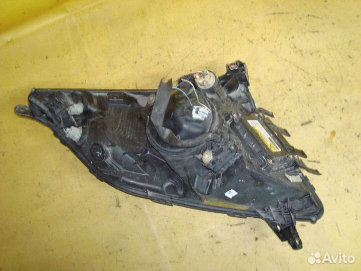 Фара правая Toyota Prius NHW20