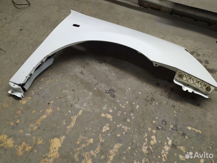 Крыло переднее правое Nissan almera G15