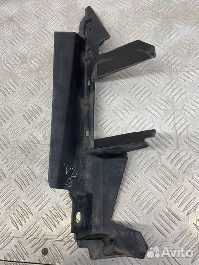 Б/У Дефлектор радиатора передний левый Nissan