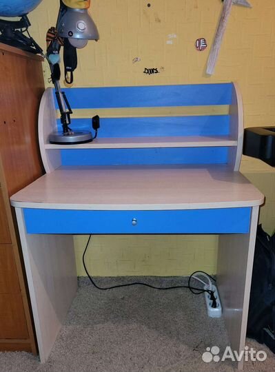 Детский письменный стол б/у