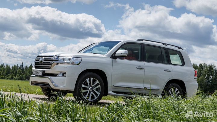 Обвес Executive White Toyota Land Cruiser 200