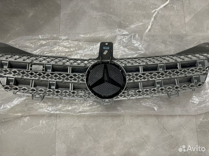 Решетка радиатора mercedes w219 ориг