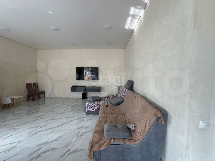 Дом 201,3 м² на участке 9 сот.