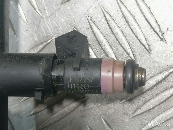 Форсунка двигателя Renault Scenic 2003 2009