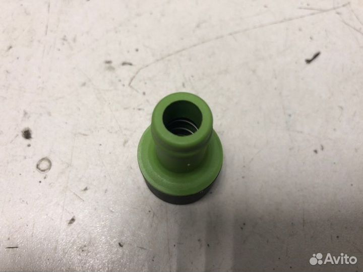 Клапан вентиляции картерных газов Audi 100 C3