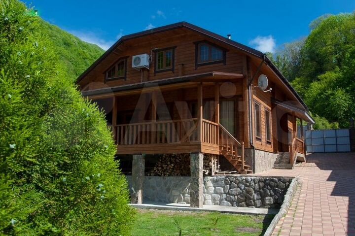 Коттедж 240 м² на участке 6 сот.