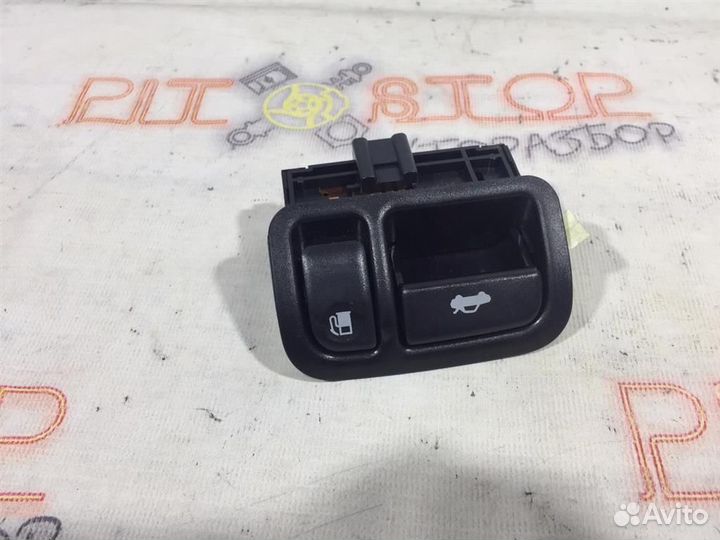 Кнопка открывания бака / багажника Nissan Teana