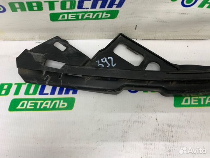 Кронштейн фары передний левый Volvo V50 универсал