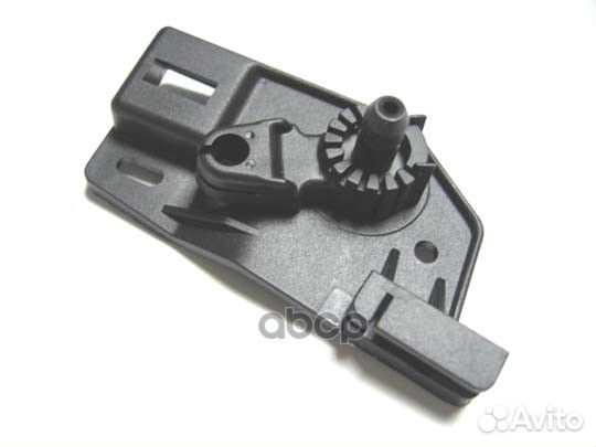 Кронштейн крепления рычага привода замка капота