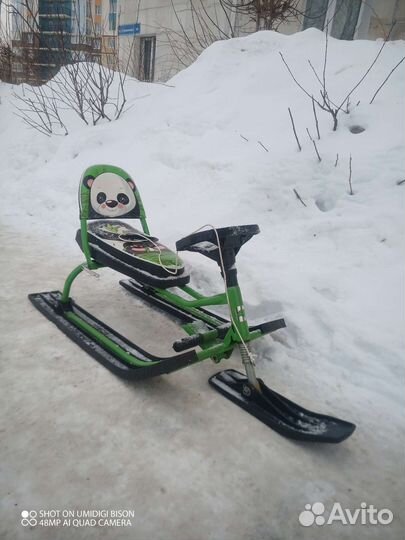 Детский снегокат со спинкой