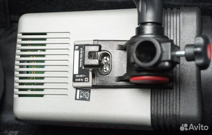 Осветители Multiblitz DigiX, включая два штатива