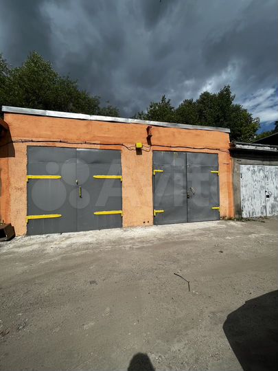 Гараж, > 30 м²
