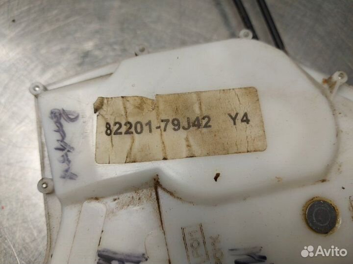 Замок двери передний правый Suzuki Sx4 GYA M16A