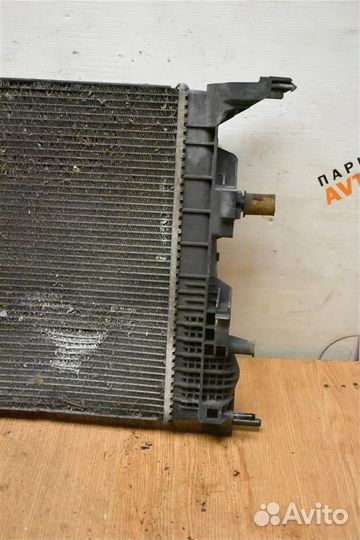 Радиатор охлаждения Renault Megane 3 хетчбек 5Д