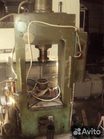 Пресс с гидравлической маслостанцией