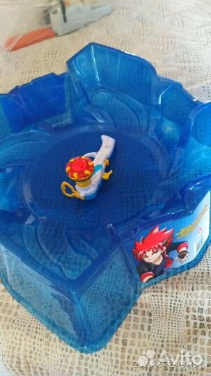 Арена для бэблэйдов с магнитной запуском