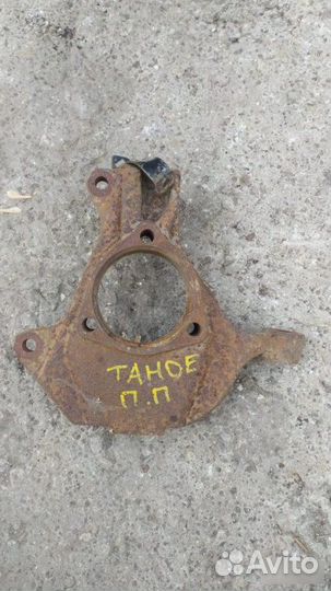 Кулак передний правый Chevrolet Tahoe 2006-2014