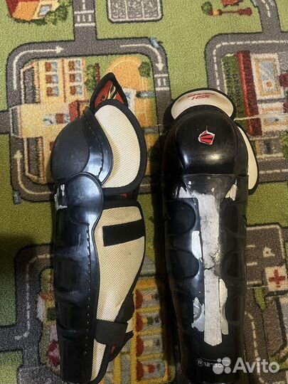 Хоккейная форма, щитки для ног