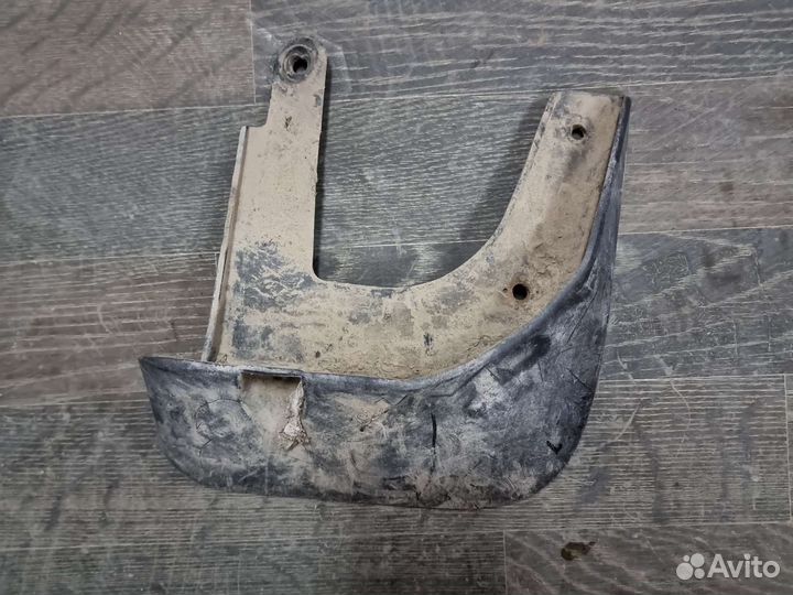 Брызговик передний левый Hyundai Elantra hd