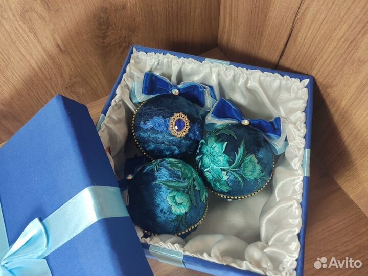 Новогодние шары на ёлку