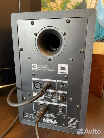 Студийные мониторы JBL LSR 305