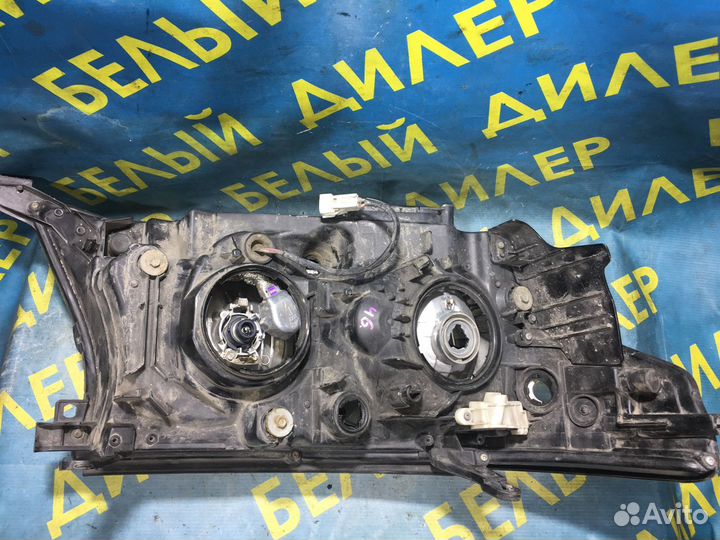 Левая ксеноновая фара Toyota Land Cruiser 200