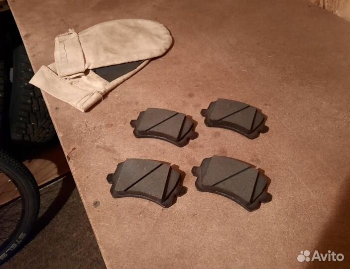 Задние тормозные колодки VAG