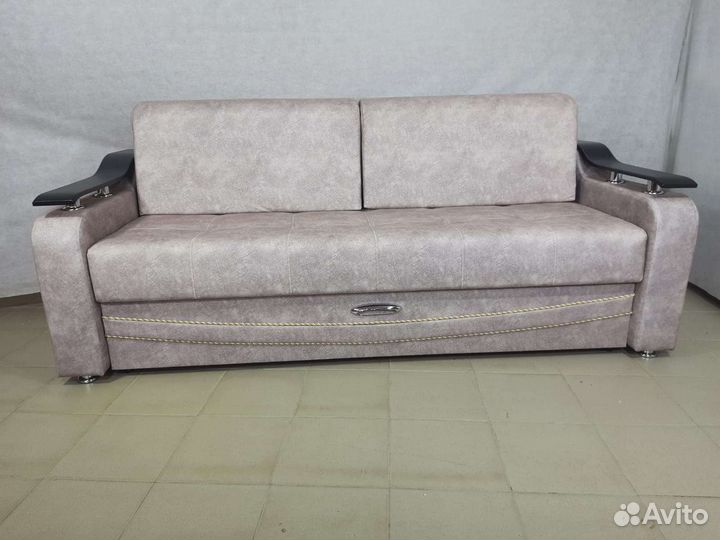 Диван на металлокаркасе