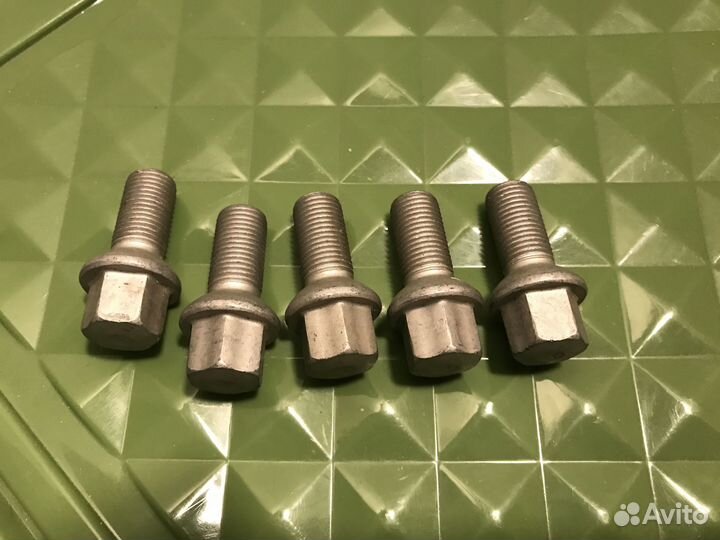 Комплект болтов колесных на Mercedes