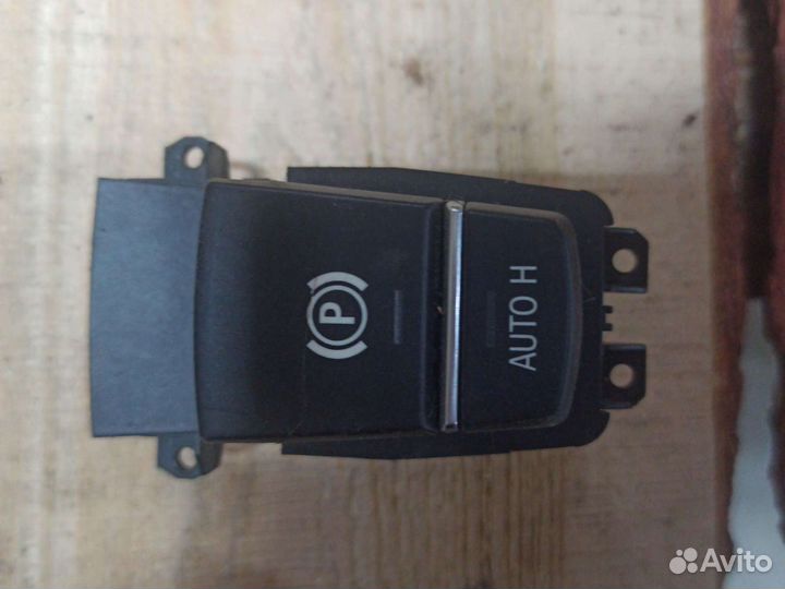 Кнопка стояночного тормоза BMW