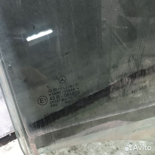 Стекло задней правой двери Mercedes W210