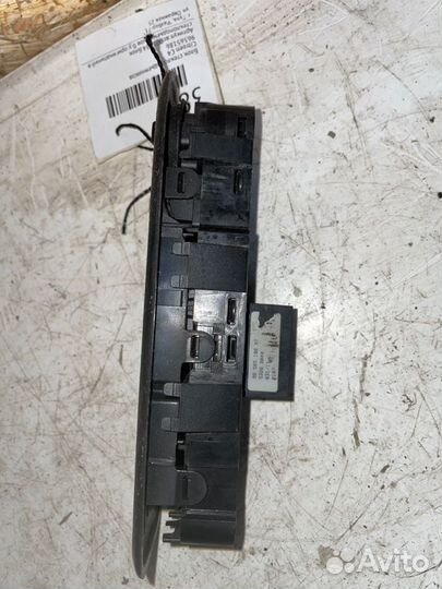 Блок управления стеклоподъемниками передний левый