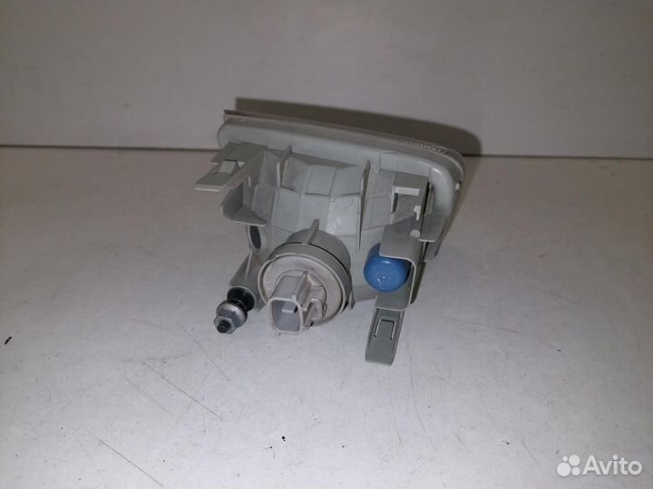 Поворотник левый Toyota Prius 3 ZVW30 81520-47010