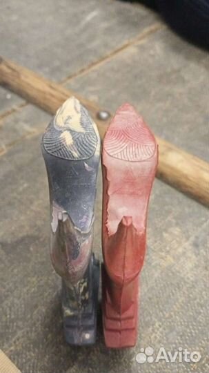 Сувенирный резиновый сапожок. Красный треугольник