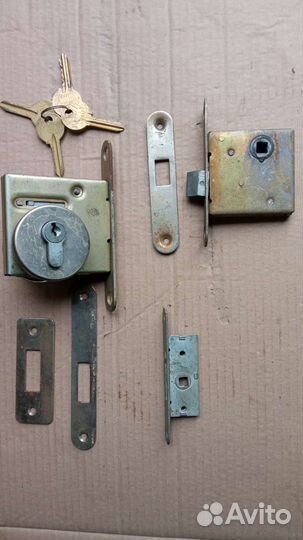 Дверные ручки с защелкой