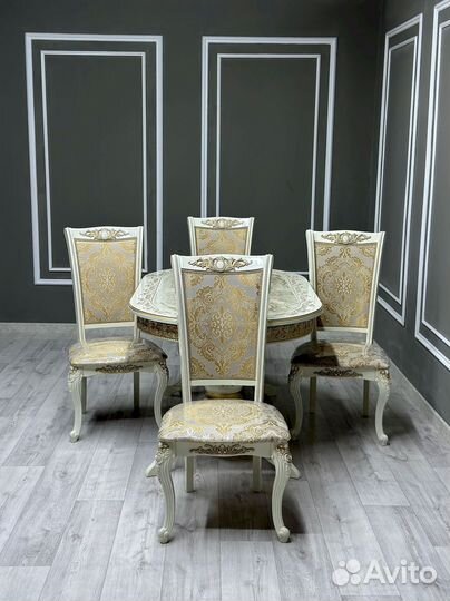 Стол обеденный. В наличии