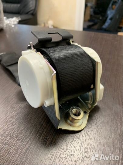 Ремень безопасности задний Bmw 520D E60 N47 2009