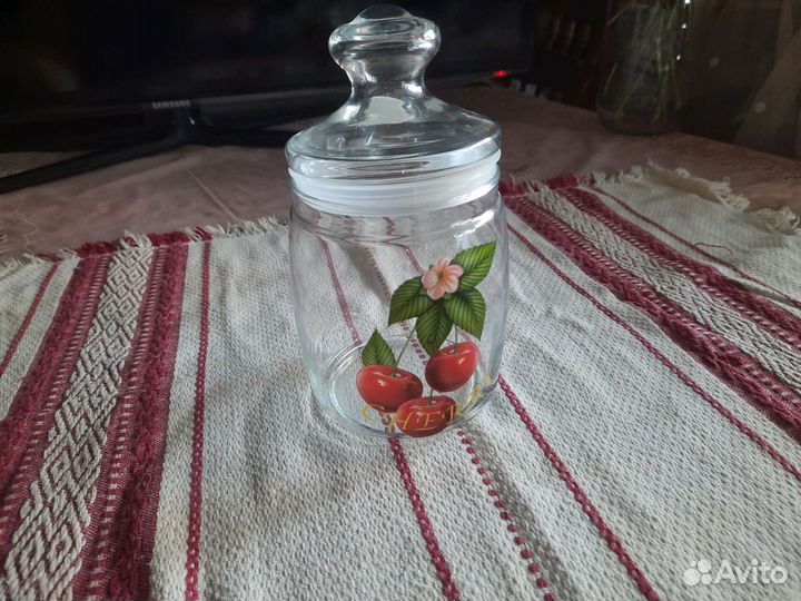 Банка с притертой крышкой и декором