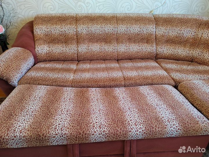 Диван с креслом