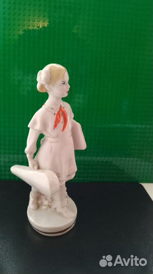 Статуэтки фарфор СССР Первоклассник и Пионерка