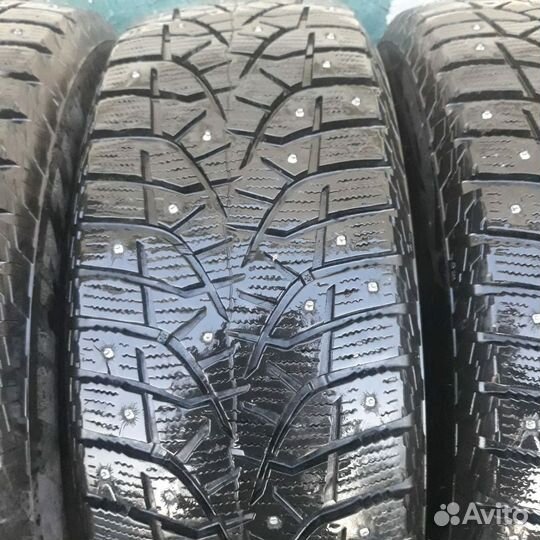 Bridgestone Blizzak Spike-02 225/60 R17