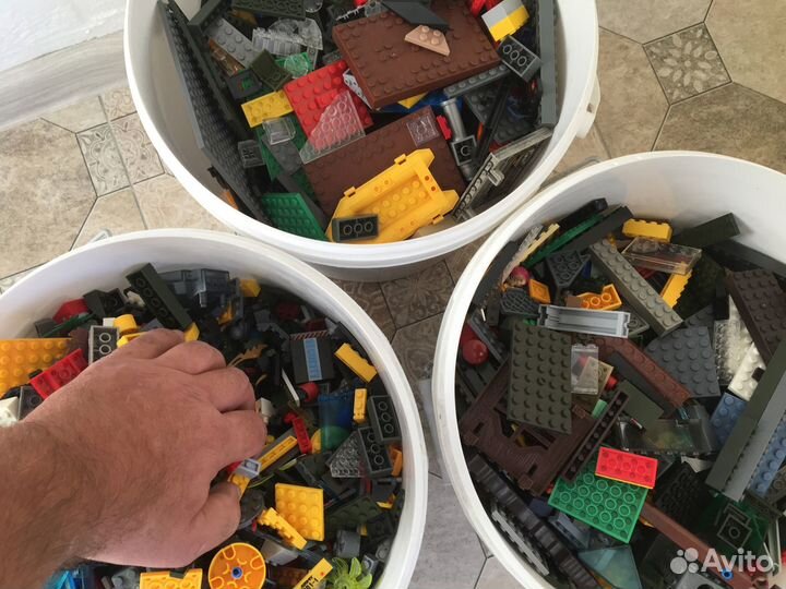 Три больших ведра Lego