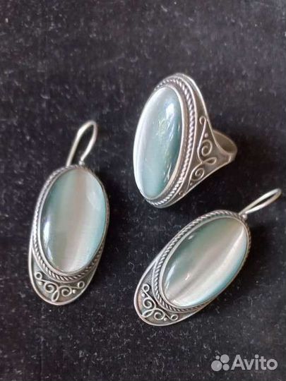 Серьги + перстень из серебра с лунным камнем