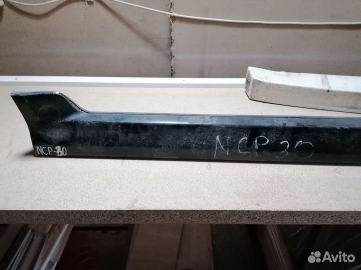 Порог на Toyota bB