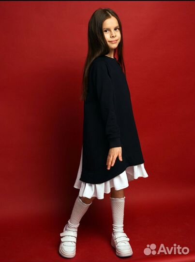 Школьное платье-туника с белым воланом