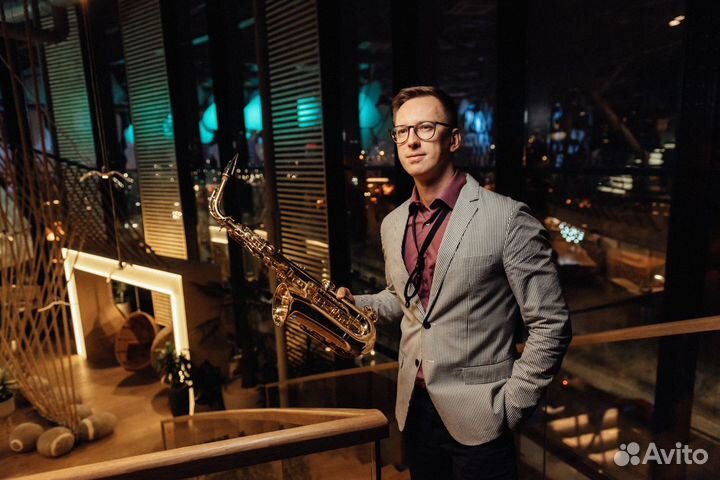 Саксофонист на торжество