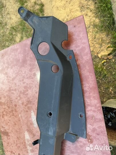 Накладка замка капота Ниссан Тиида C11X