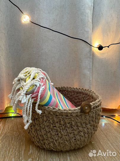 Корзина, связанная из джута