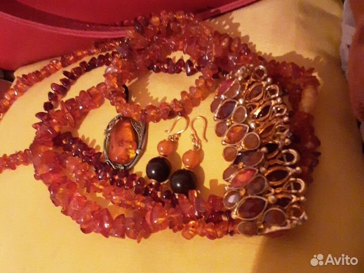 Янтарные бусы