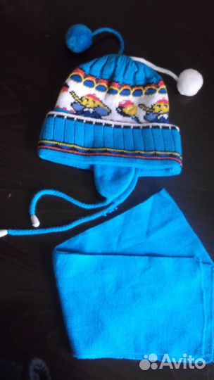 Яркая шапка и шарф